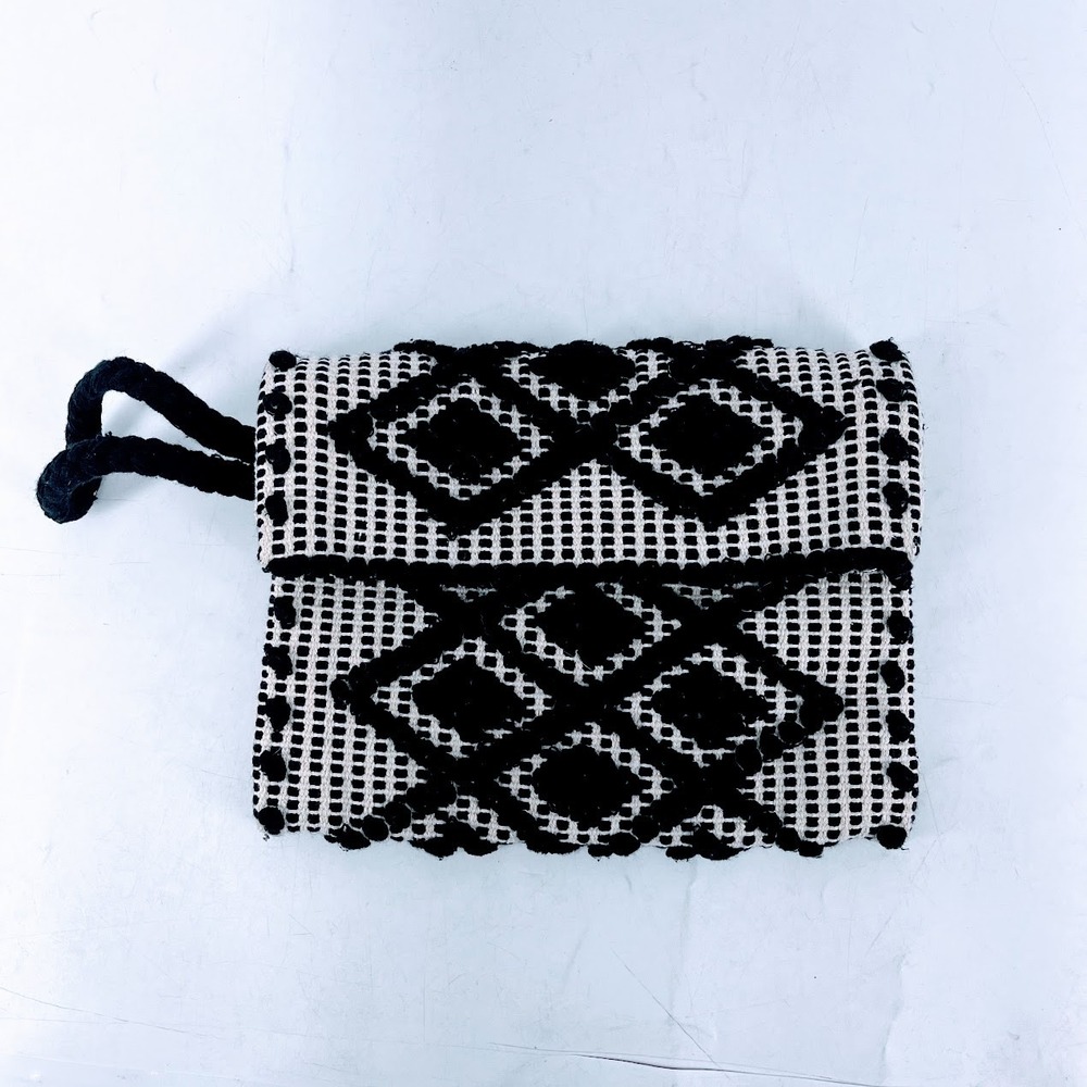 Elizabeth and James Black White Geometric Woven Wristlet Clutch Bag 222981